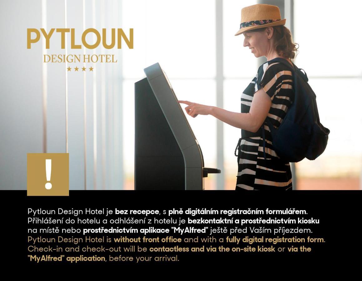 Pytloun Design Self Check-in