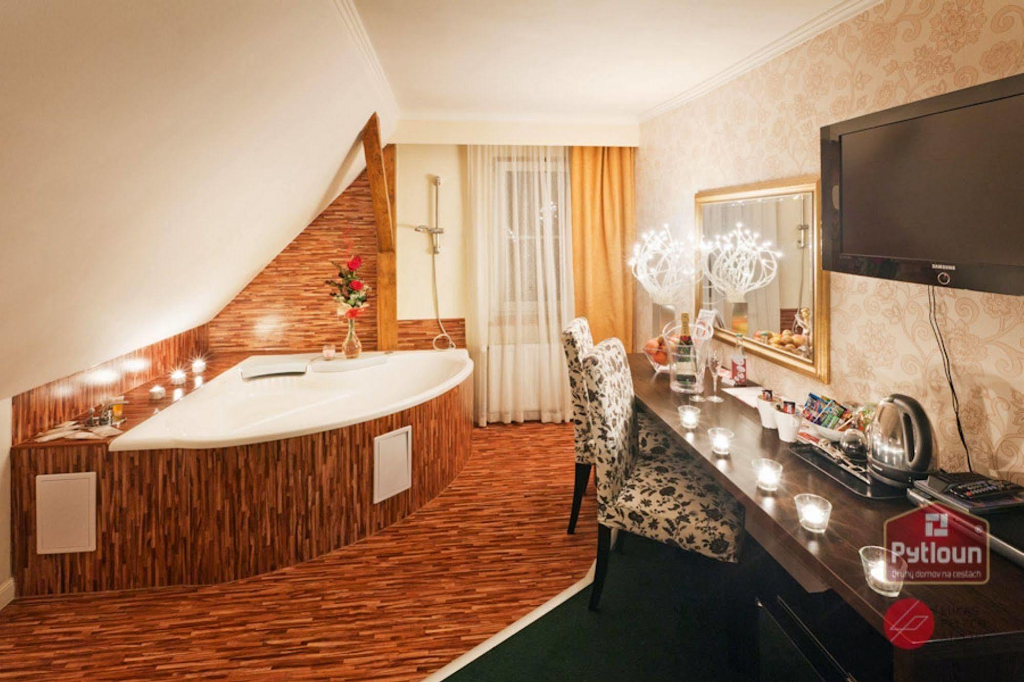 Pytloun Design Self Check-in Hotel